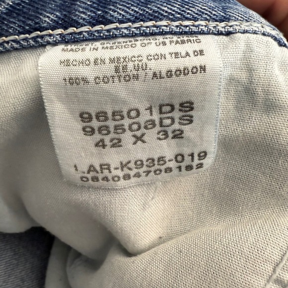 Wrangler Jeans Mens 42x32 Light Wash Denim Relaxed Fit - Picture 7 of 7